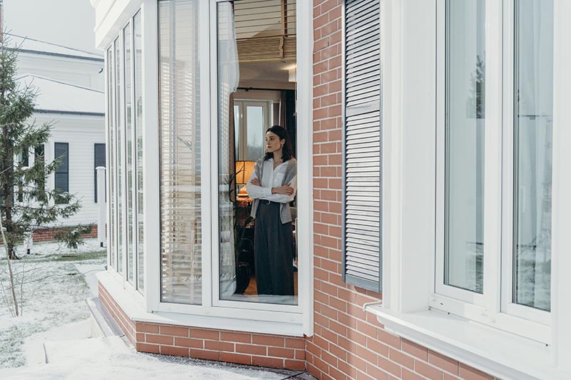 High-performance replacement windows keeping a Maplewood MN home warm during winter